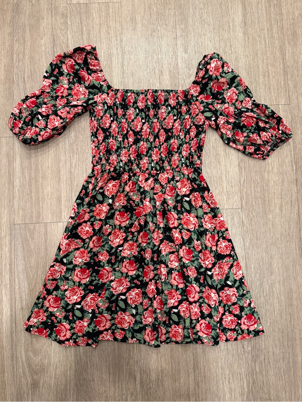 Woman Black Floral Puff-Sleeve Dress